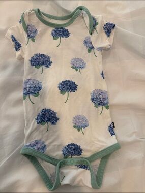 Kyte BABY White Hydrangea Print One-Piece with Mint Trim